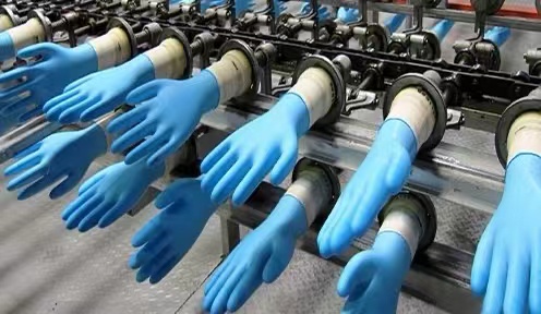 The production process of nitrile gloves